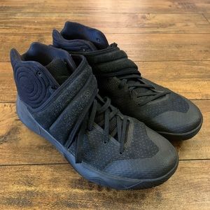 Nike Kyrie 2 Basketball Shoes